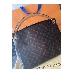 Louis Vuitton Artsy MM
